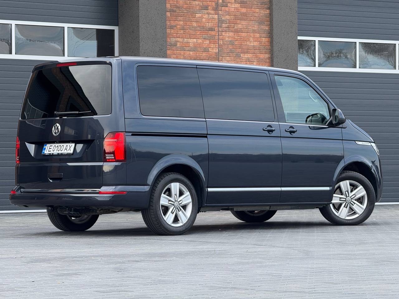 Volkswagen Multivan - фото 4