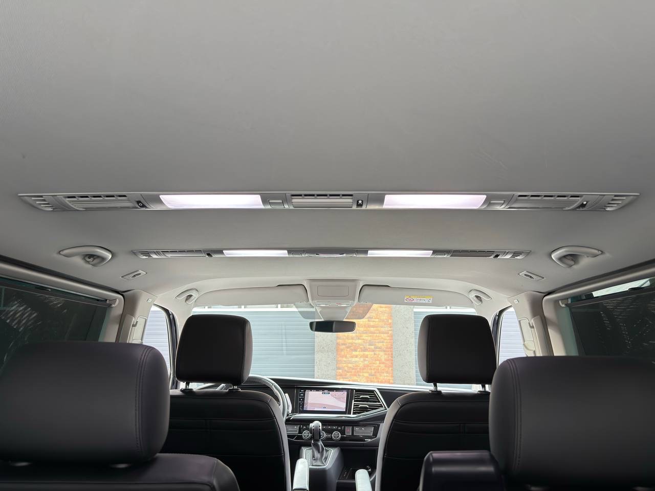 Volkswagen Multivan - фото 16