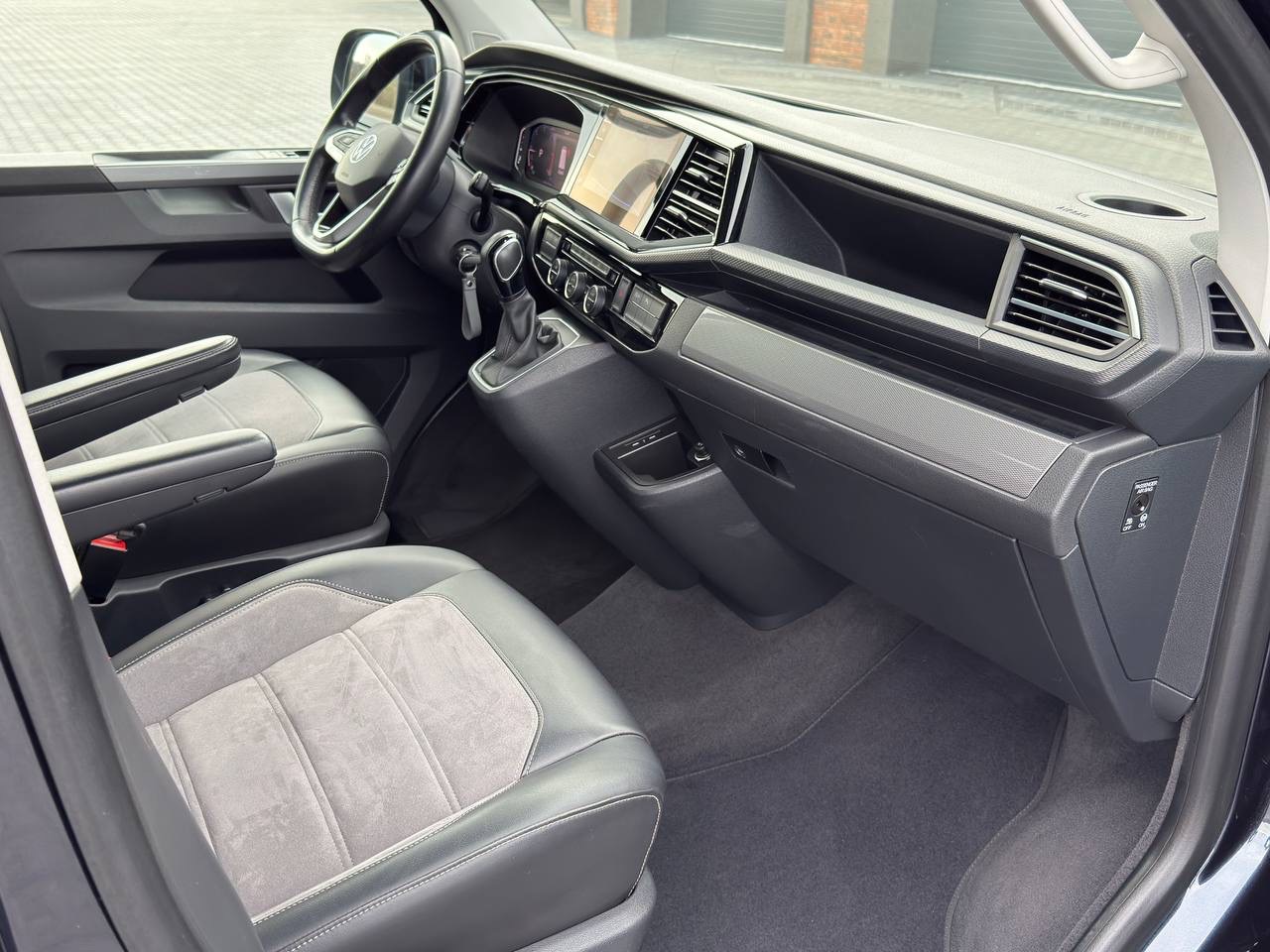 Volkswagen Multivan - фото 6