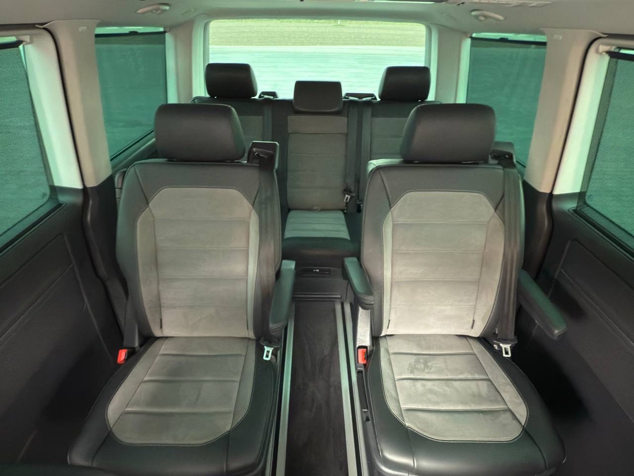 Volkswagen Multivan - фото 12