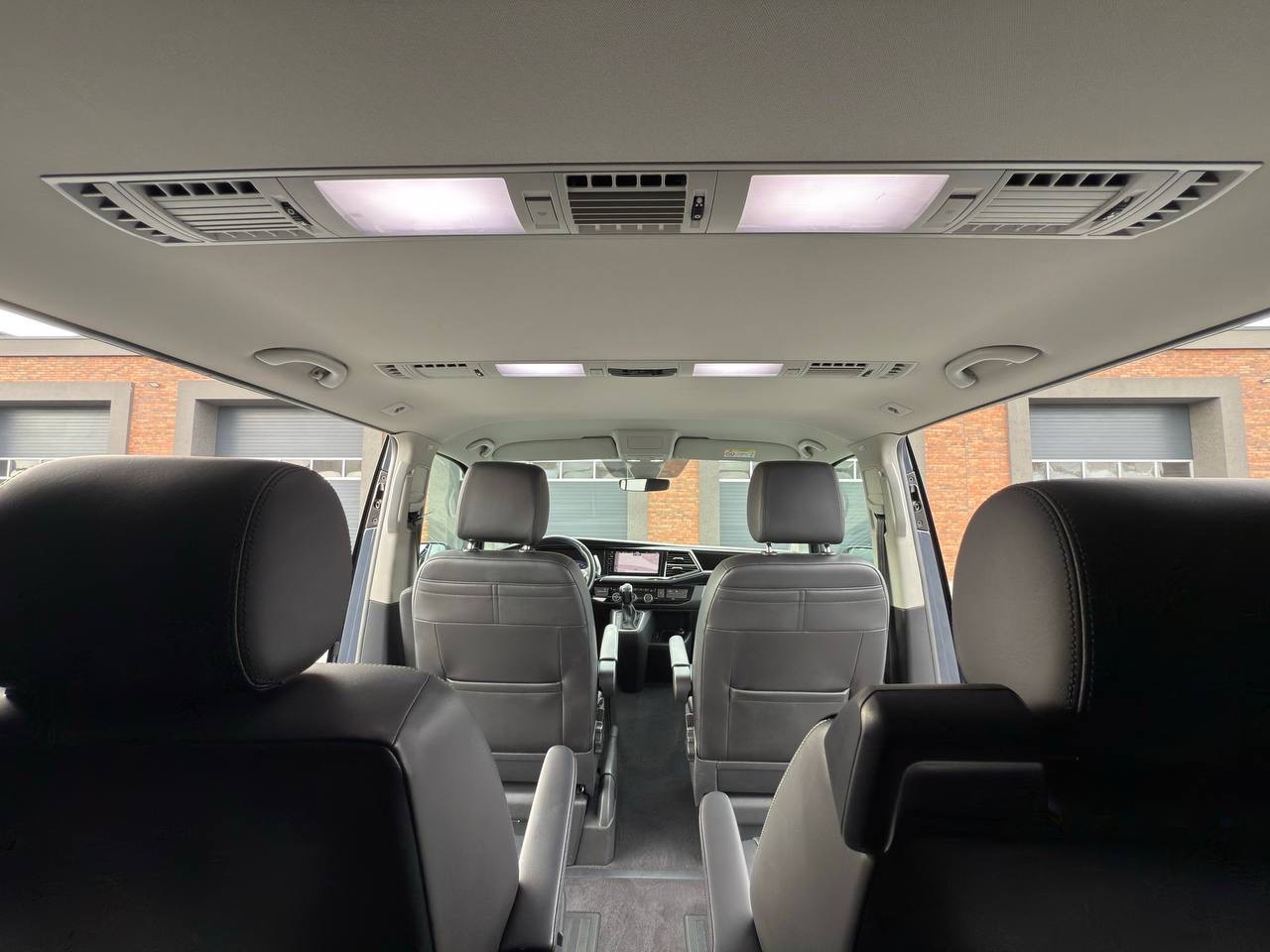 Volkswagen Multivan - фото 15