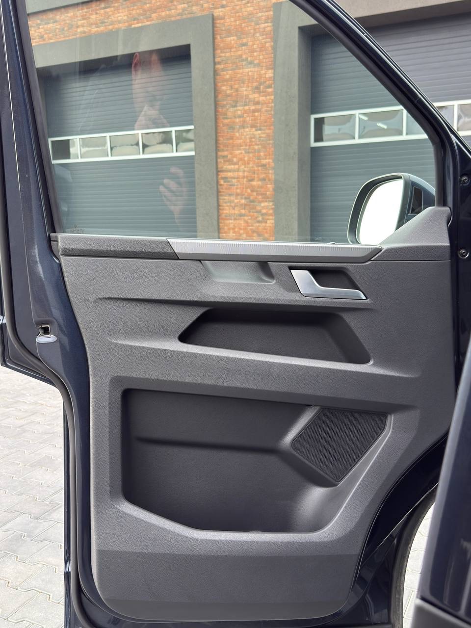 Volkswagen Multivan - фото 23