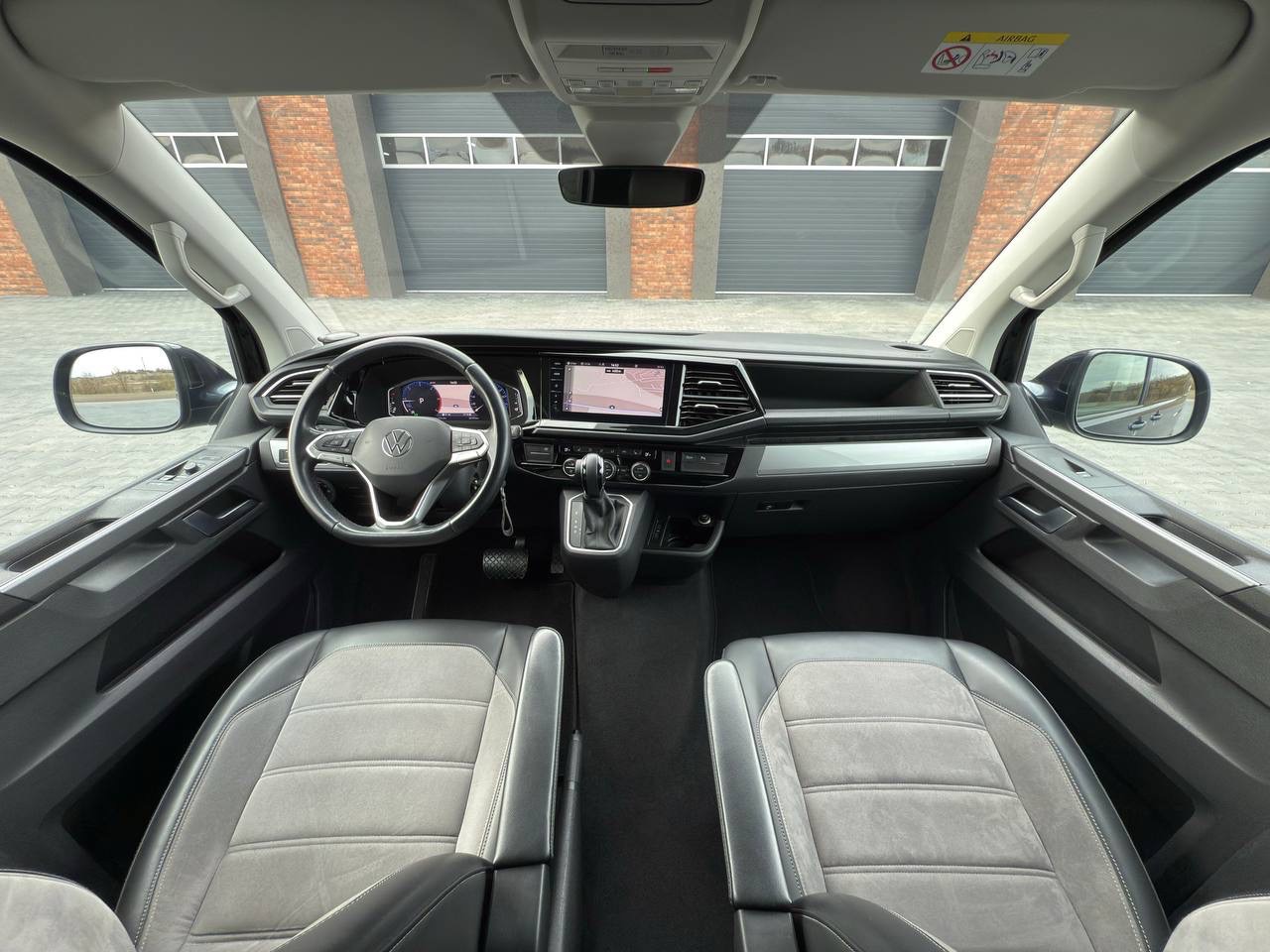 Volkswagen Multivan - фото 11