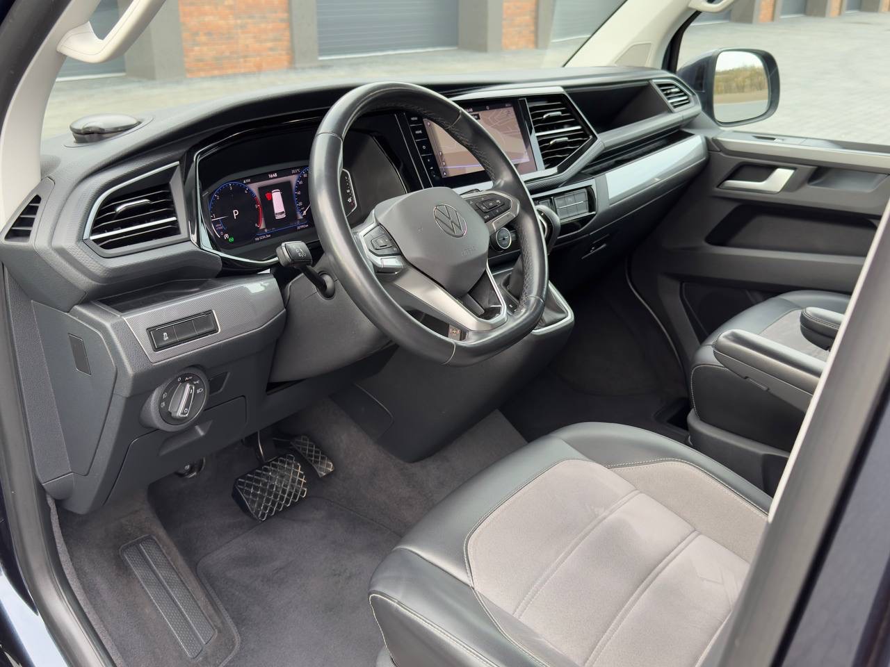 Volkswagen Multivan - фото 5