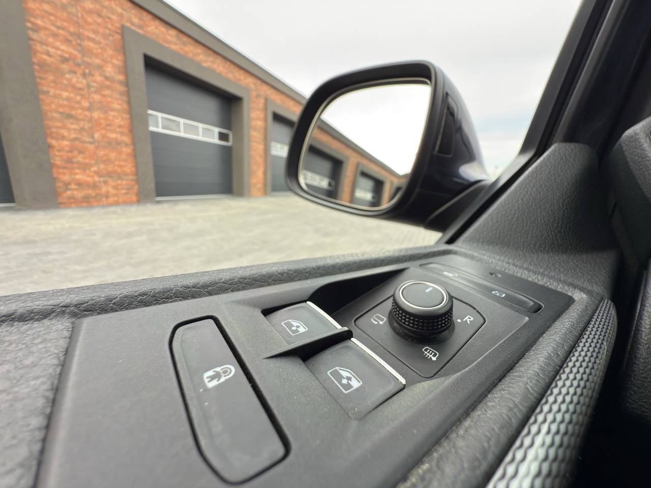 Volkswagen Multivan - фото 35