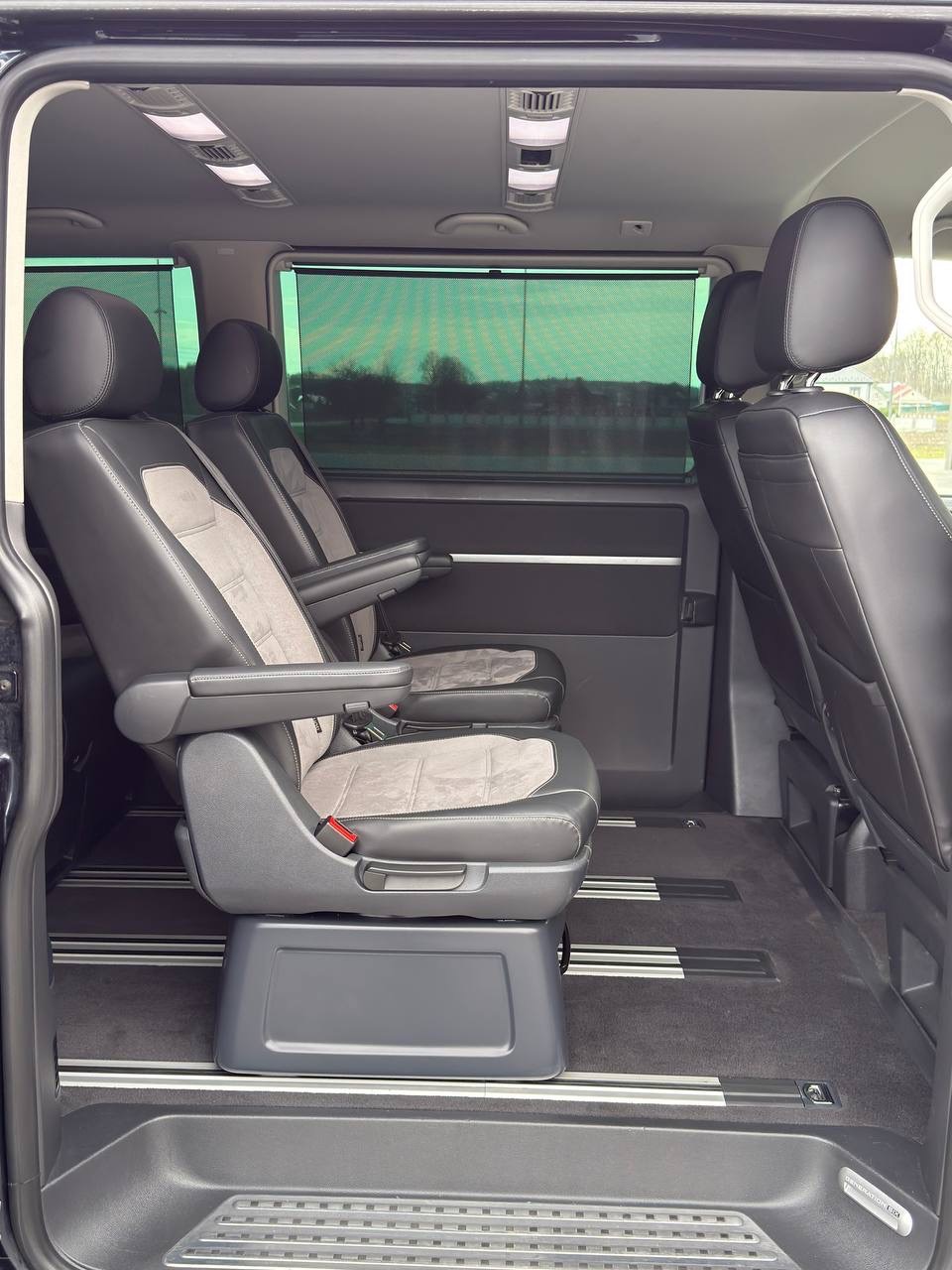 Volkswagen Multivan - фото 9