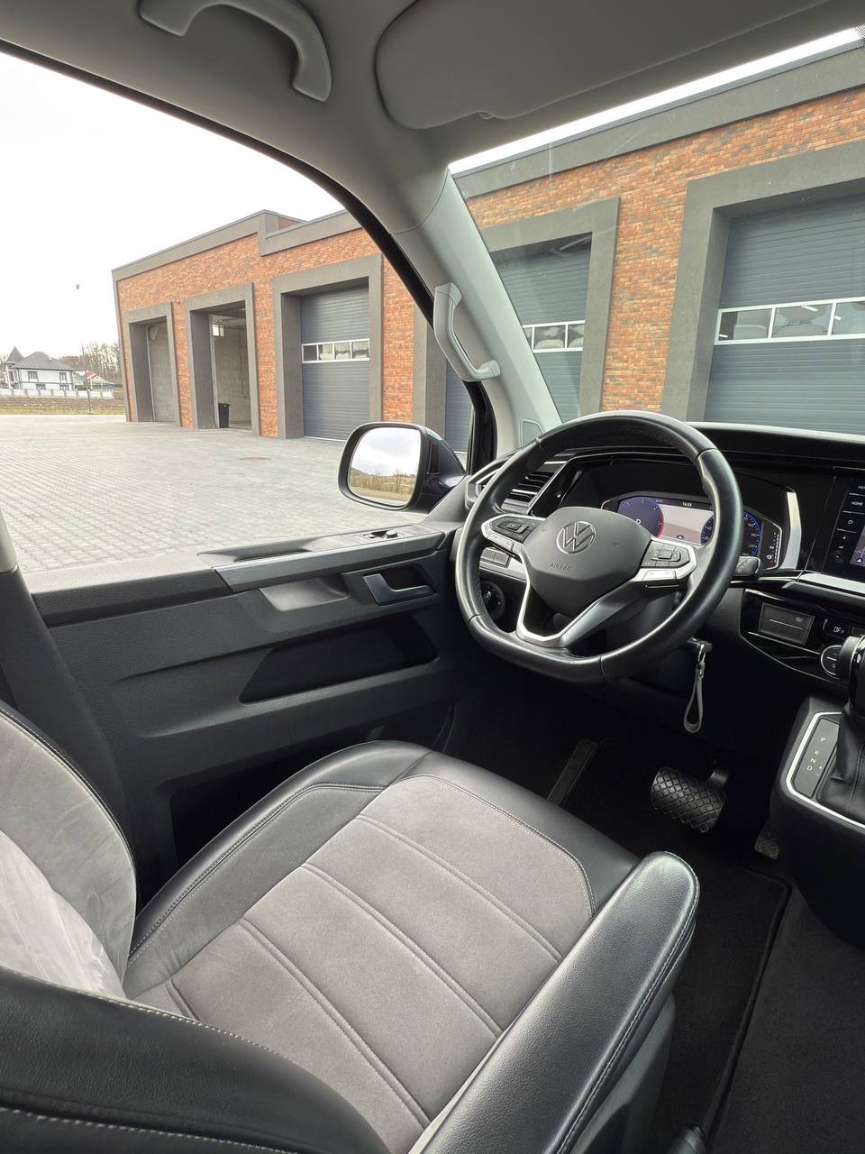 Volkswagen Multivan - фото 7