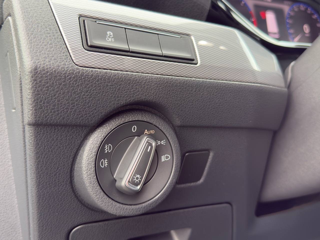 Volkswagen Multivan - фото 30