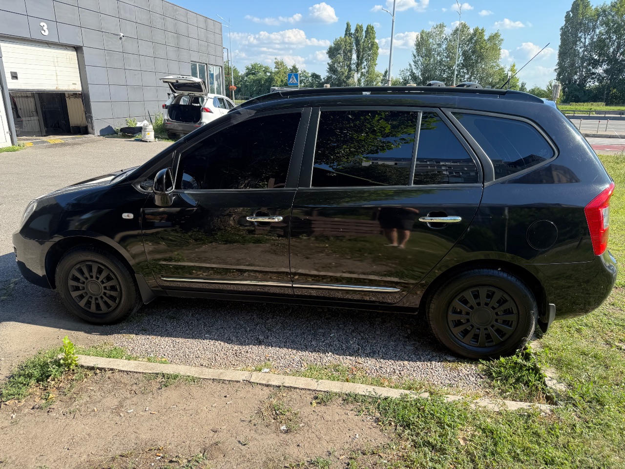 Kia Carens - фото 8