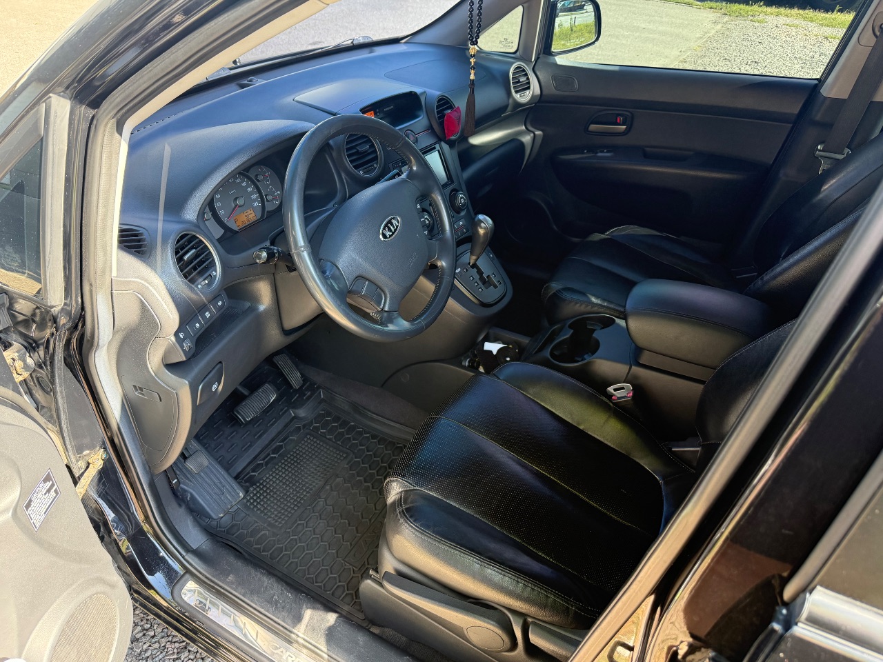 Kia Carens - фото 9