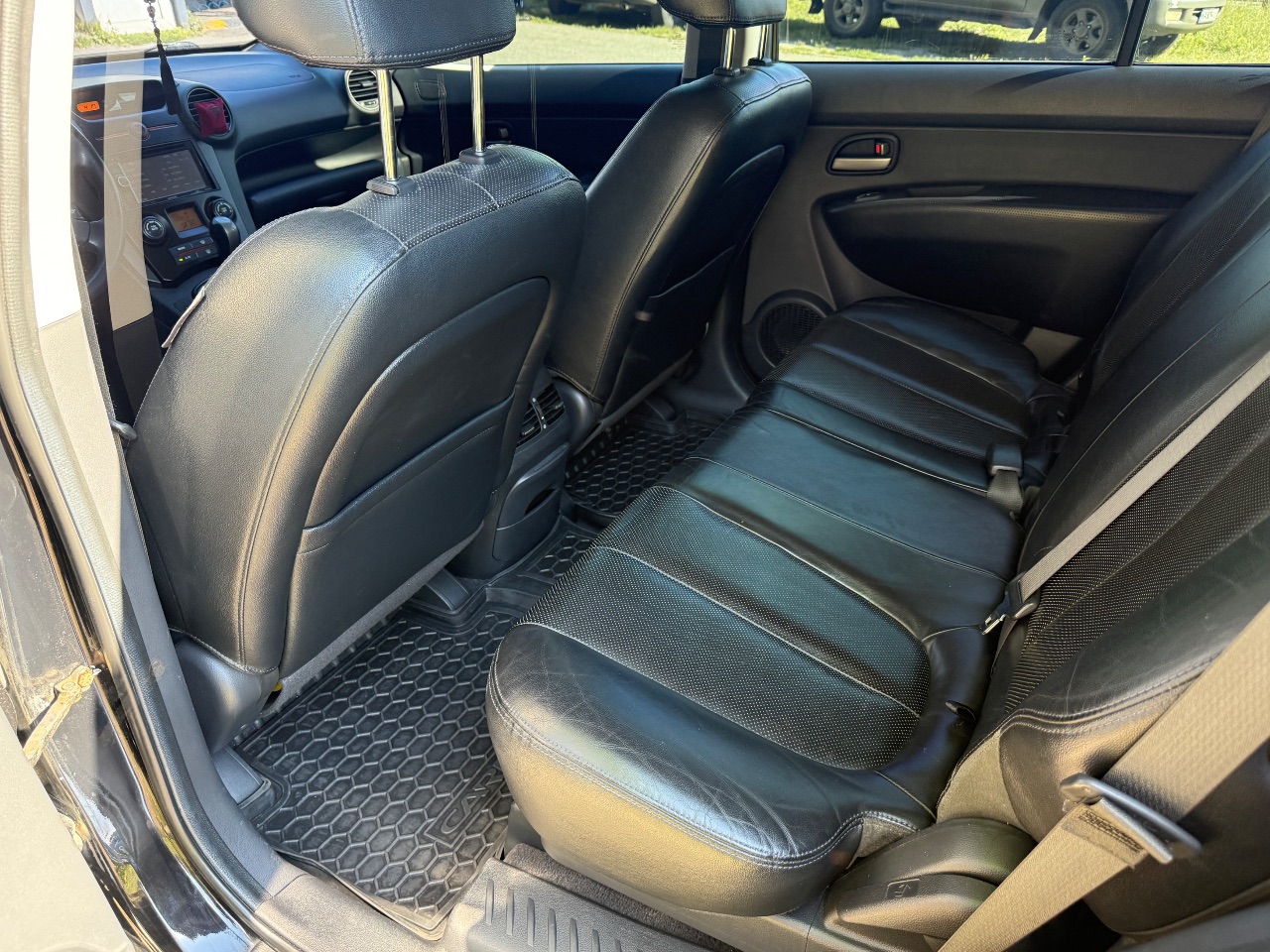 Kia Carens - фото 12