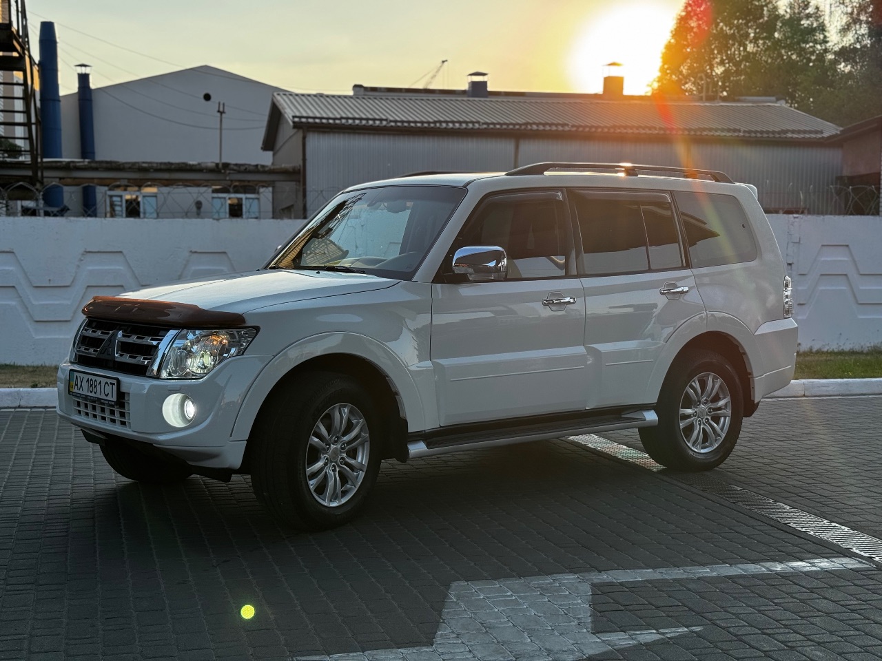 Mitsubishi Pajero - фото 1