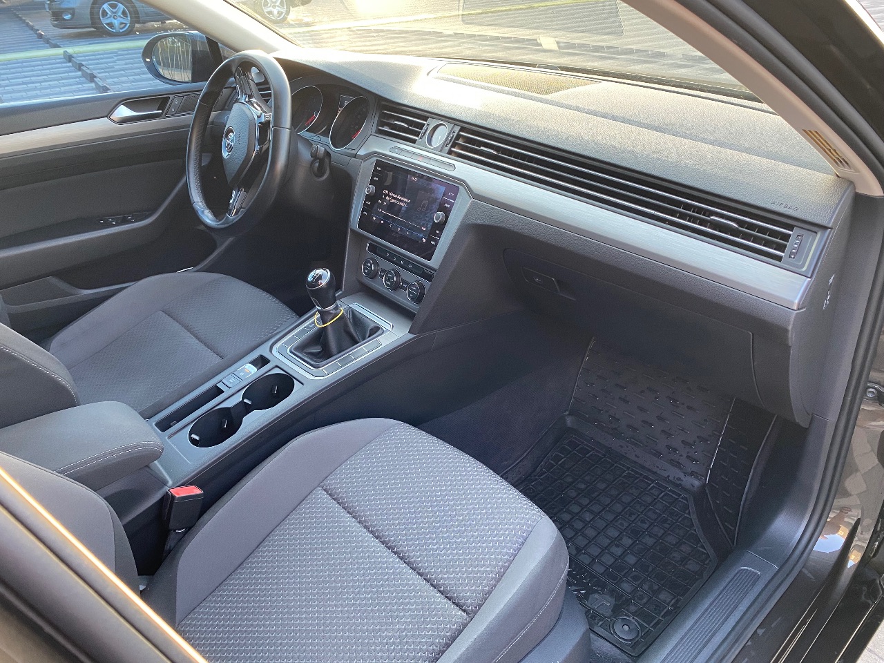 Volkswagen Passat - фото 4