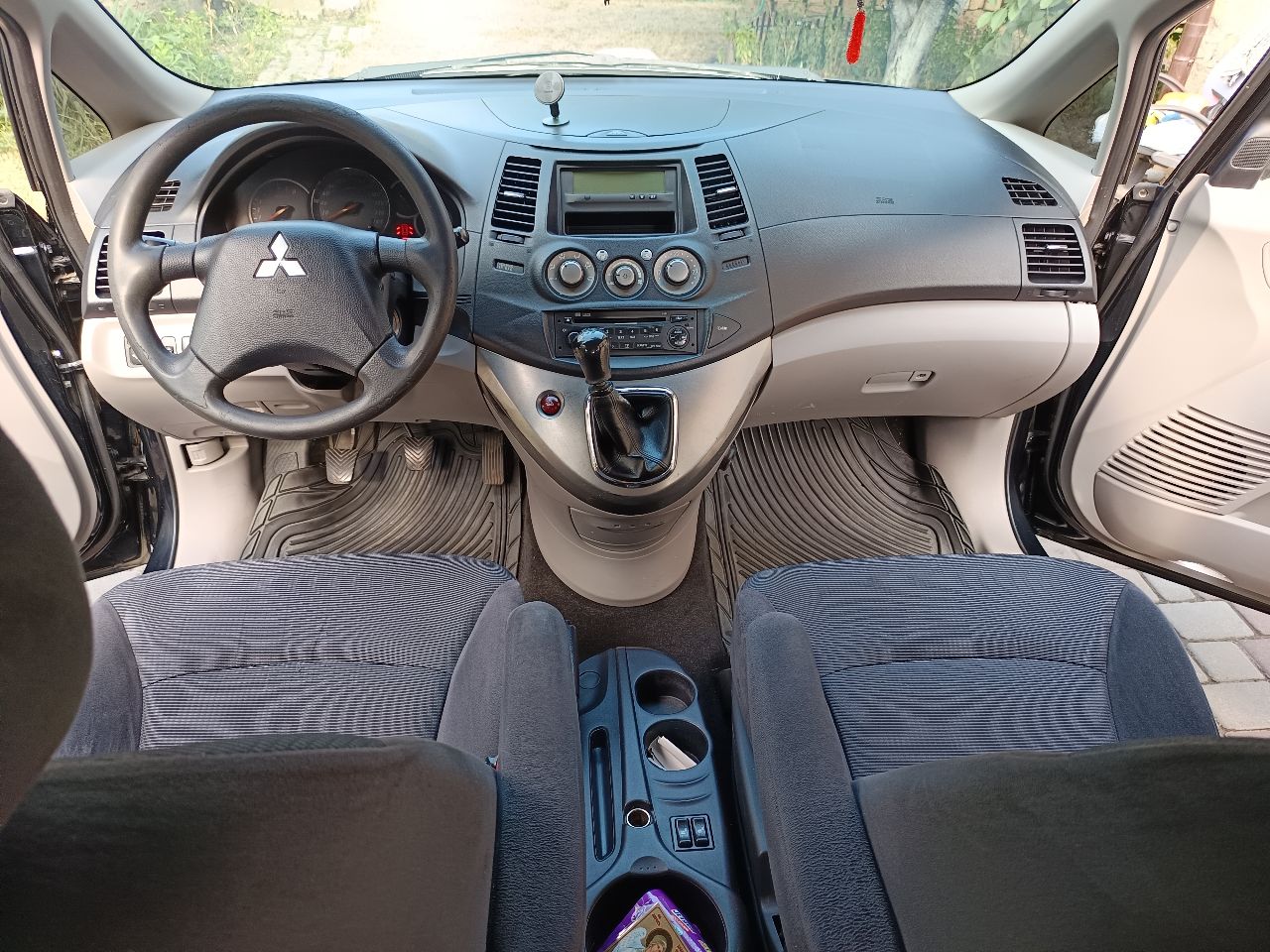 Mitsubishi Grandis - фото 9