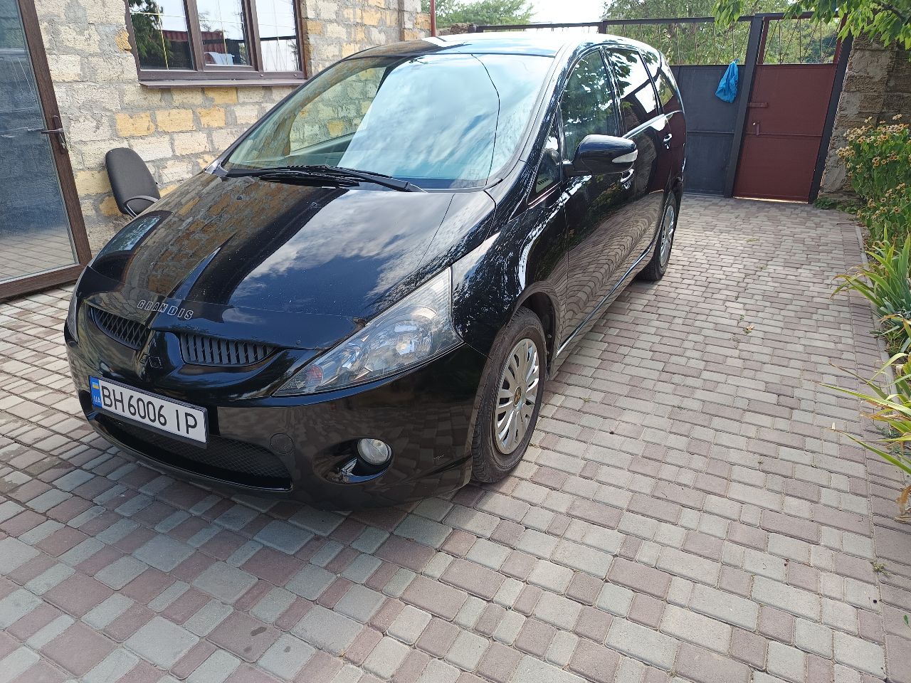 Mitsubishi Grandis - фото 1