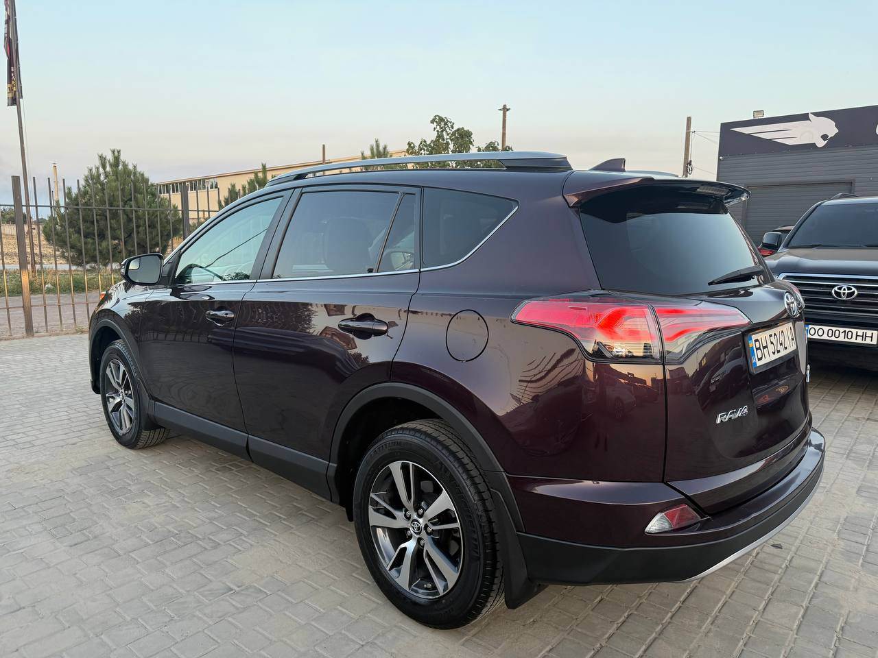 Toyota RAV4 - фото 3