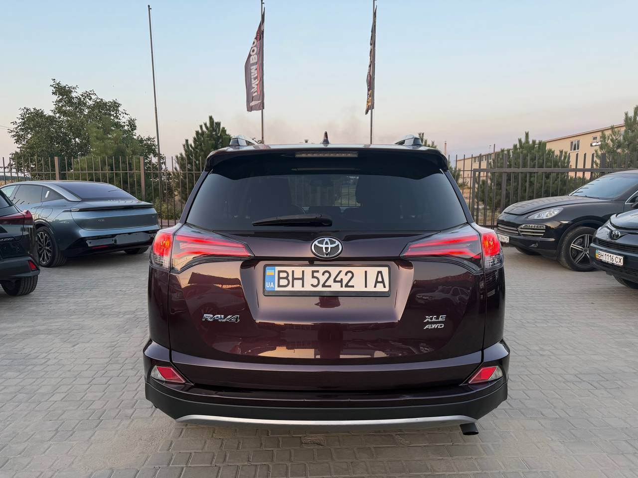 Toyota RAV4 - фото 8