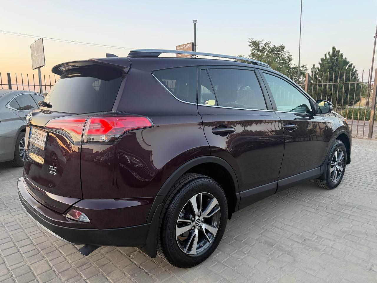 Toyota RAV4 - фото 6