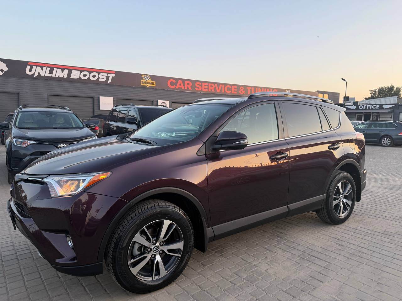 Toyota RAV4 - фото 1