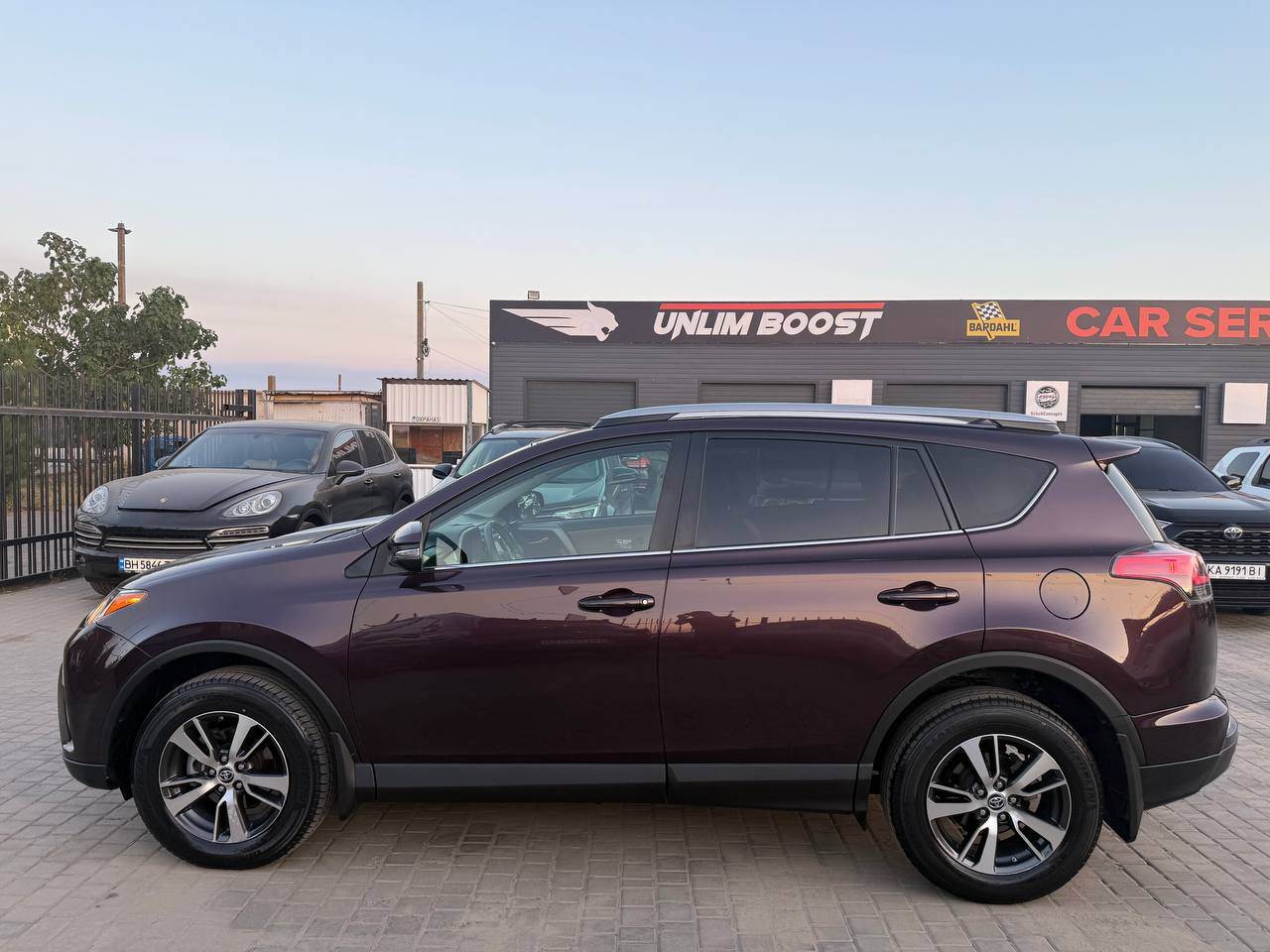 Toyota RAV4 - фото 2