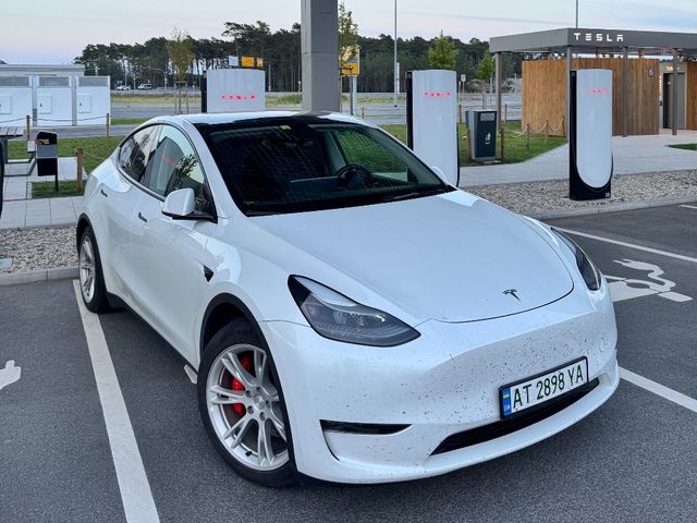 Tesla Model Y - зображення 1
