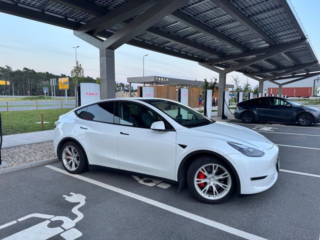Tesla Model Y - зображення 2