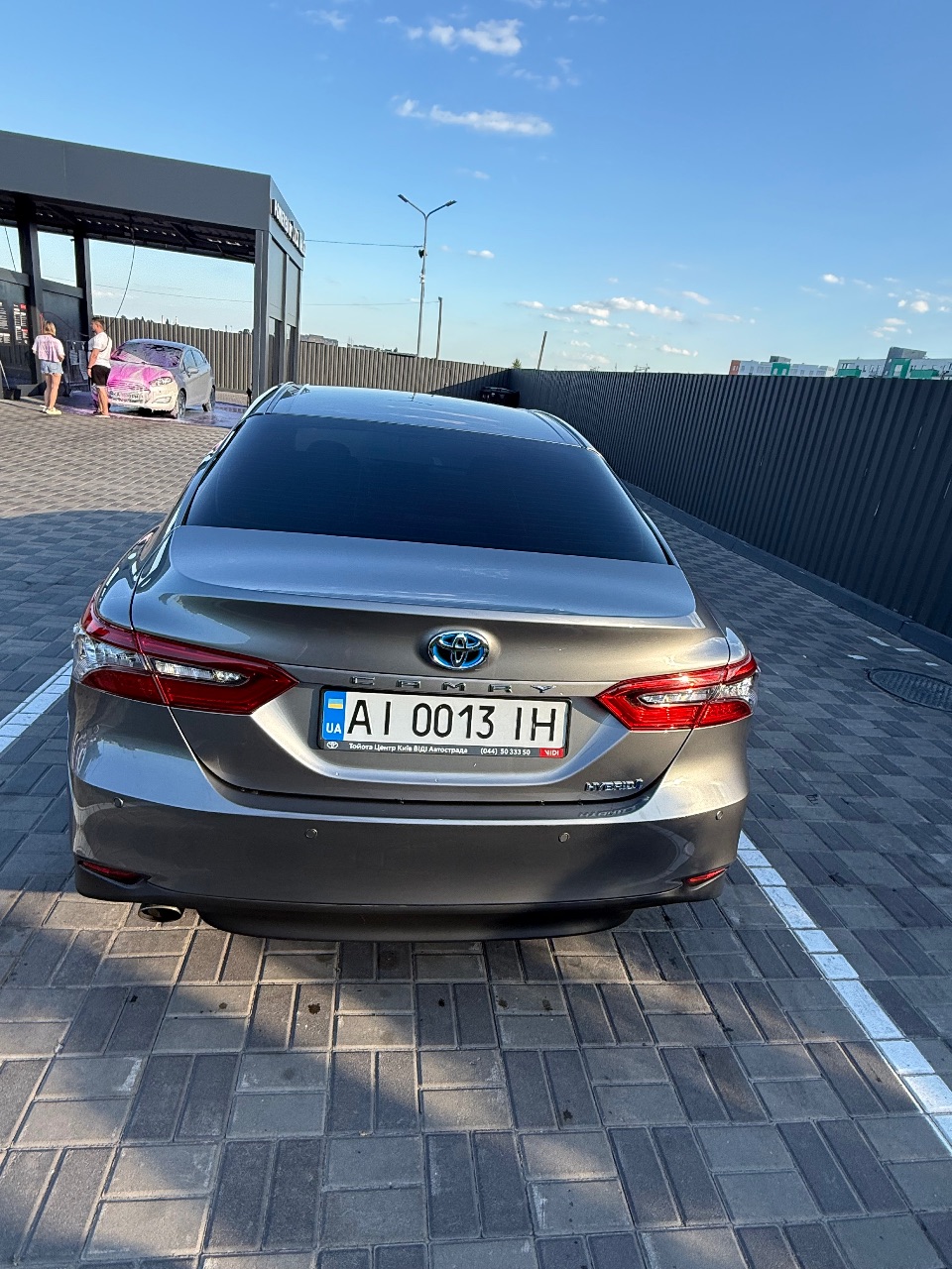 Toyota Camry - фото 1