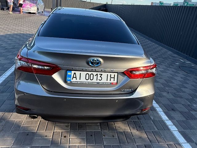 Toyota Camry - фото 1