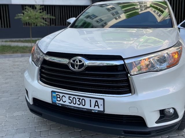 Toyota Highlander - фото 1