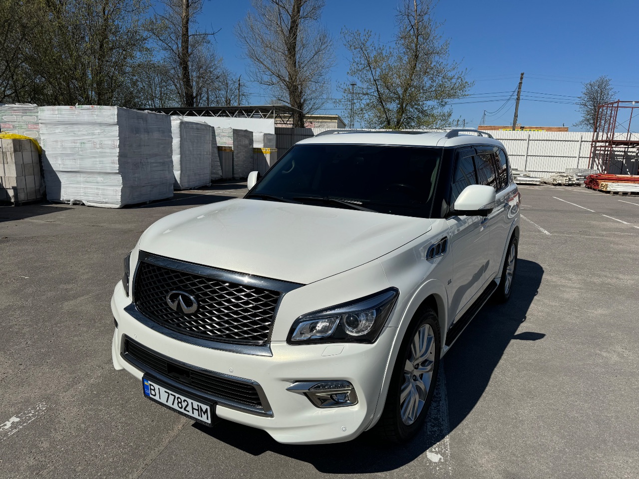 Infiniti QX56 - фото 2