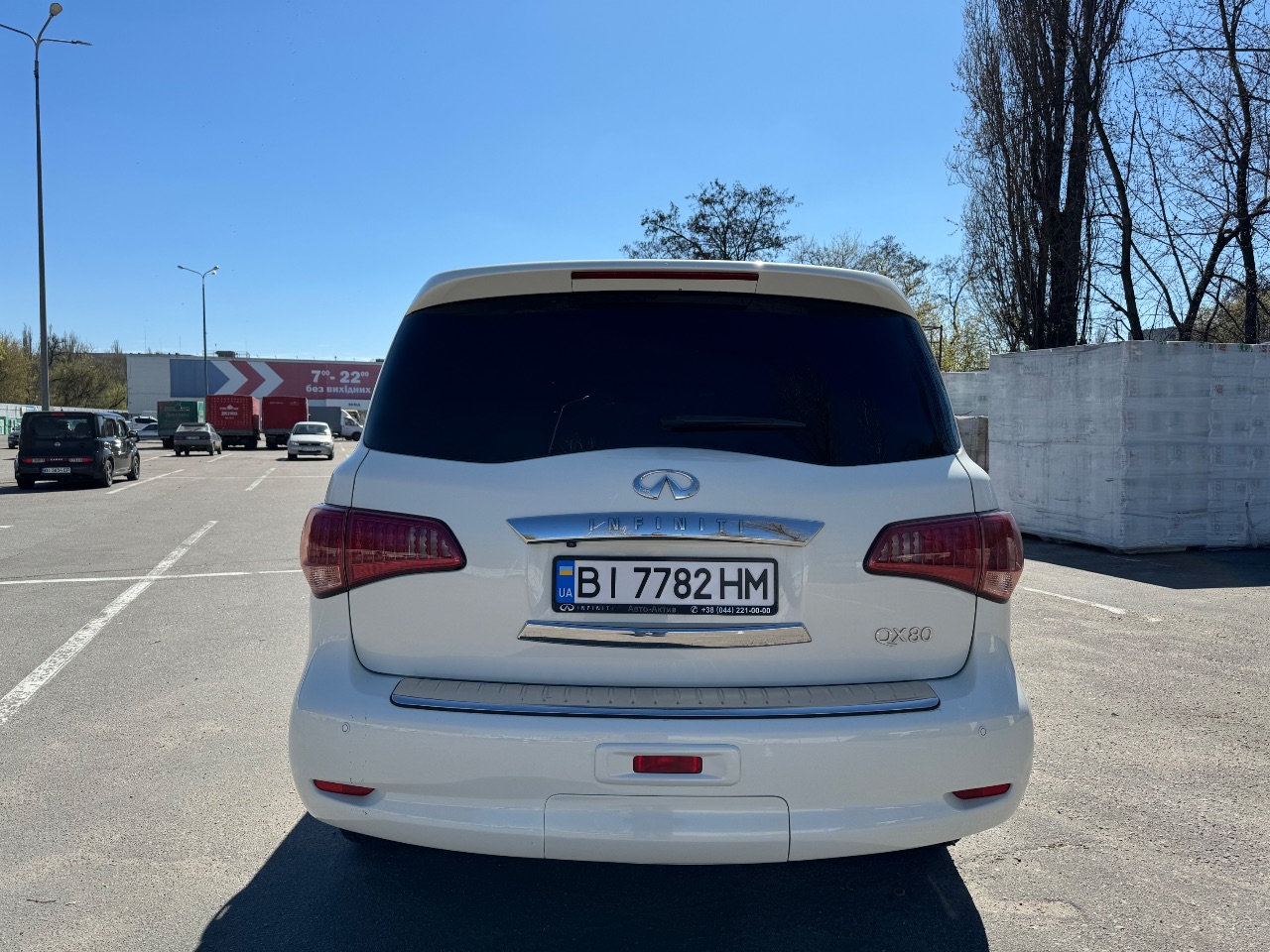 Infiniti QX56 - фото 9