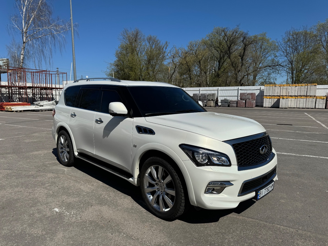 Infiniti QX56 - фото 3