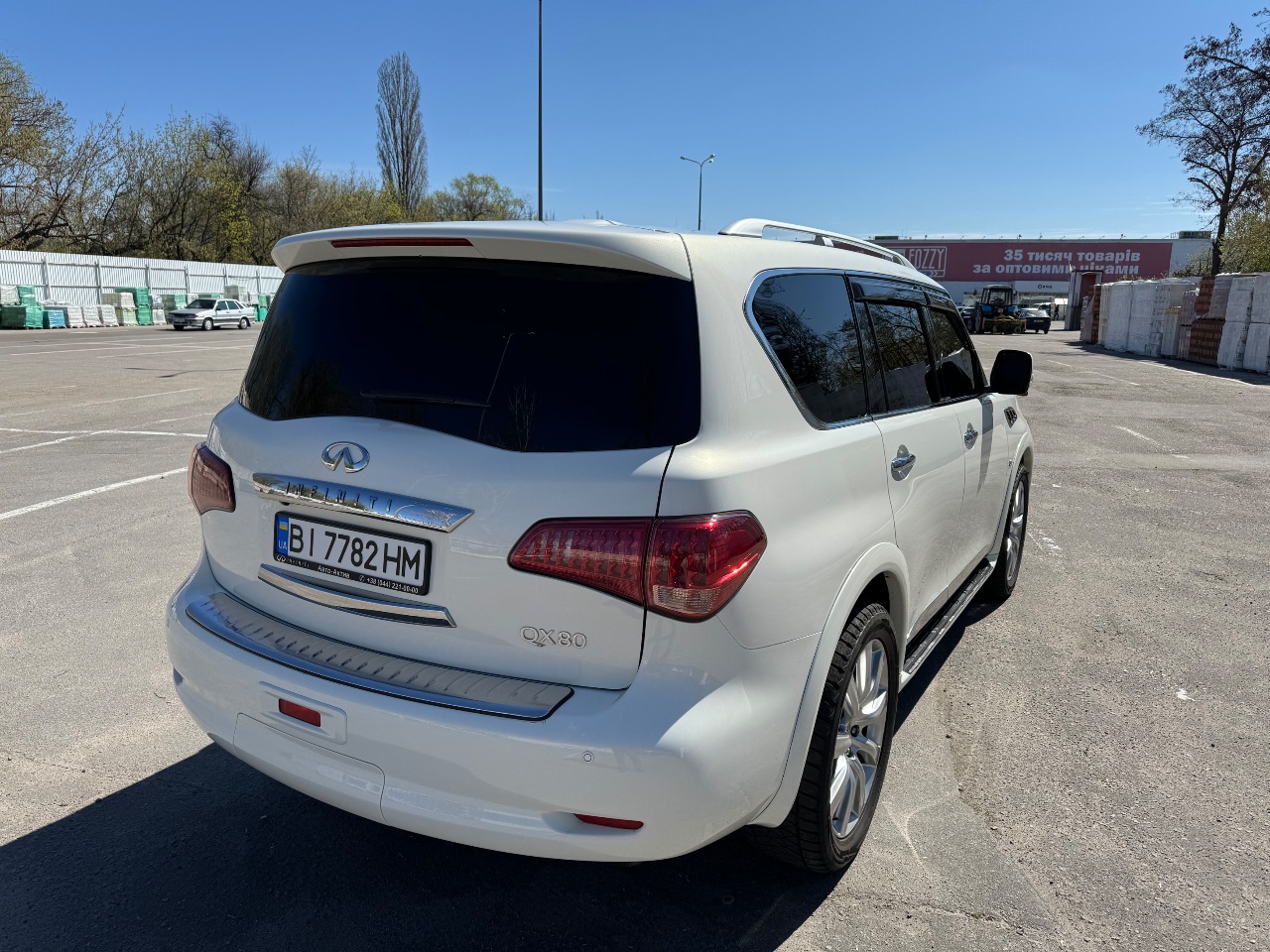 Infiniti QX56 - фото 5