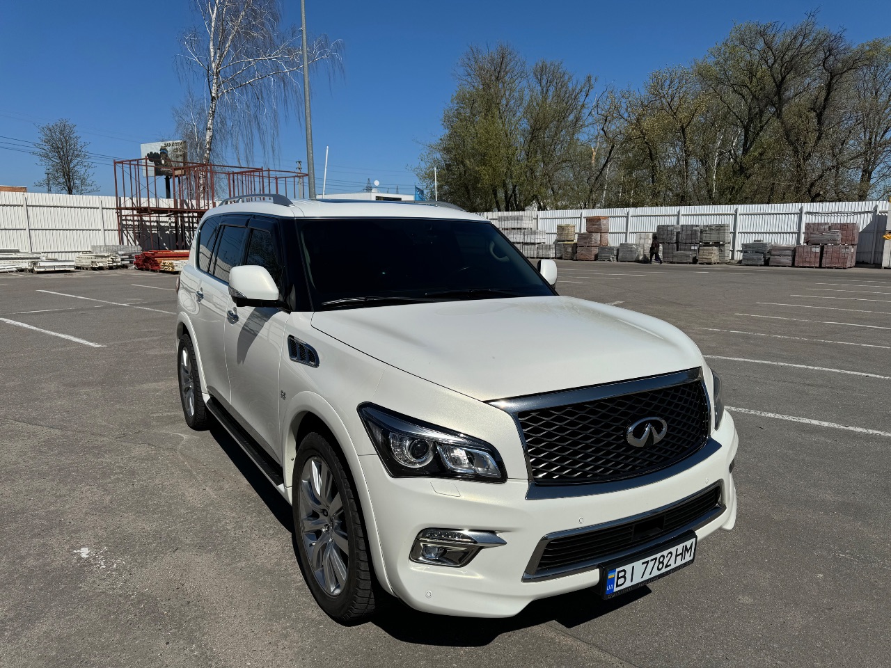 Infiniti QX56 - фото 11