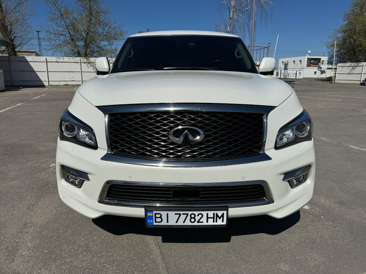 Infiniti QX56 - фото 4