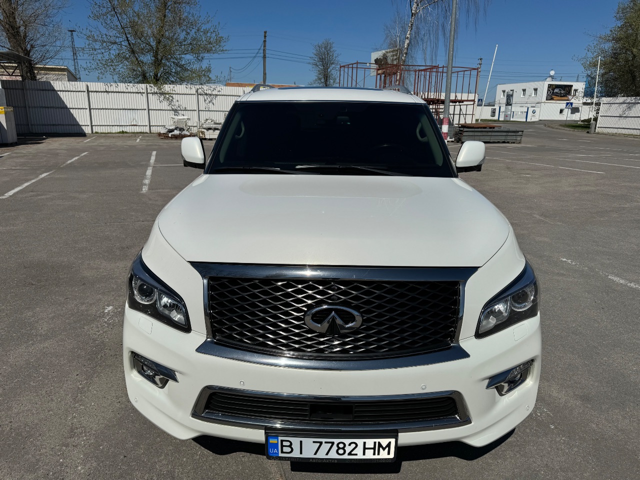 Infiniti QX56 - фото 12