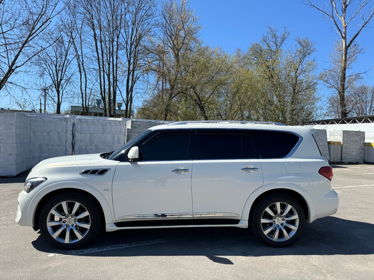 Infiniti QX56 - фото 7