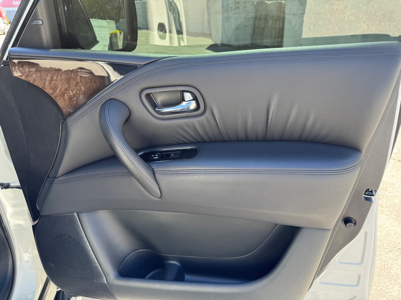 Infiniti QX56 - фото 24