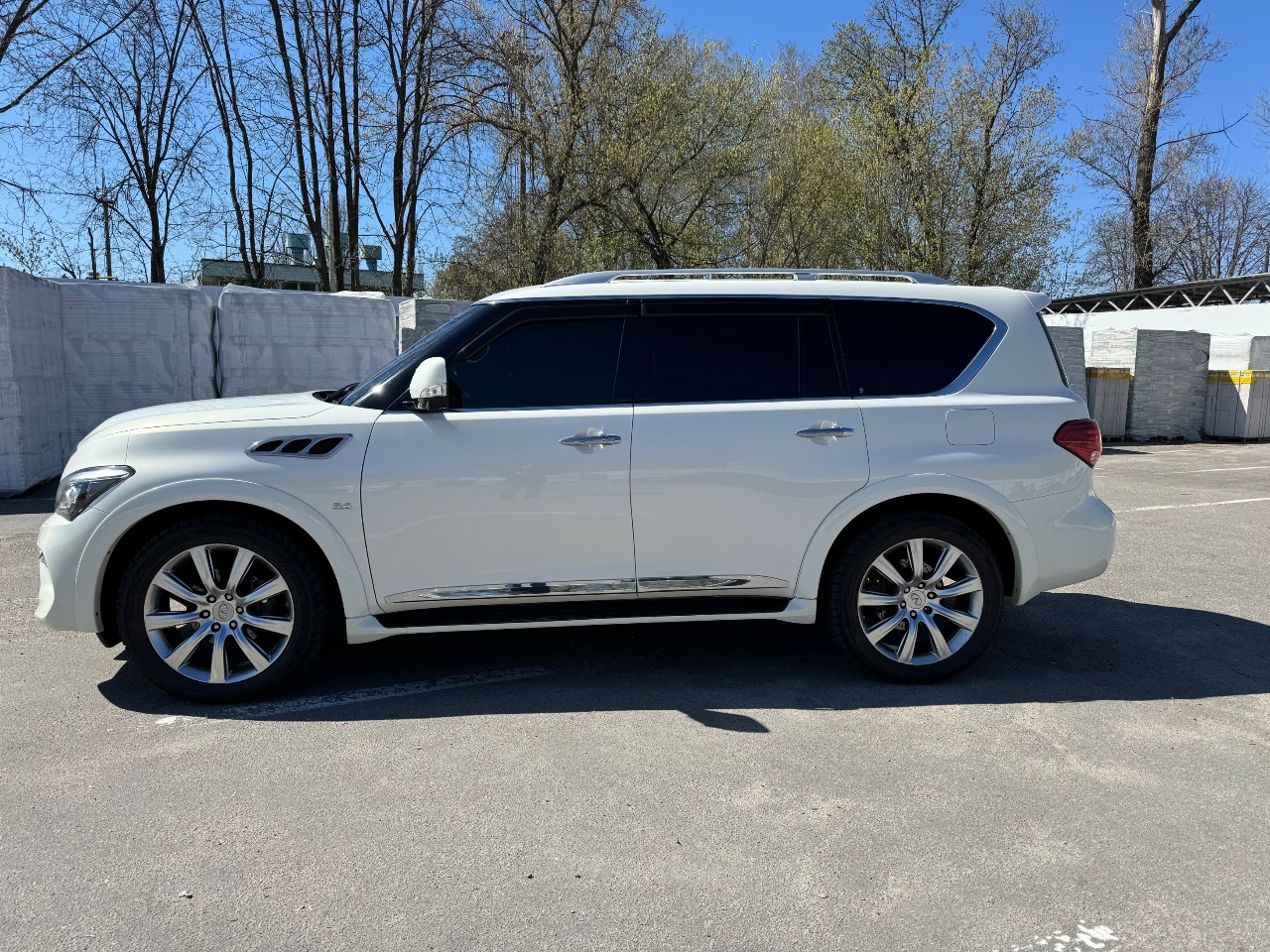 Infiniti QX56 - фото 6