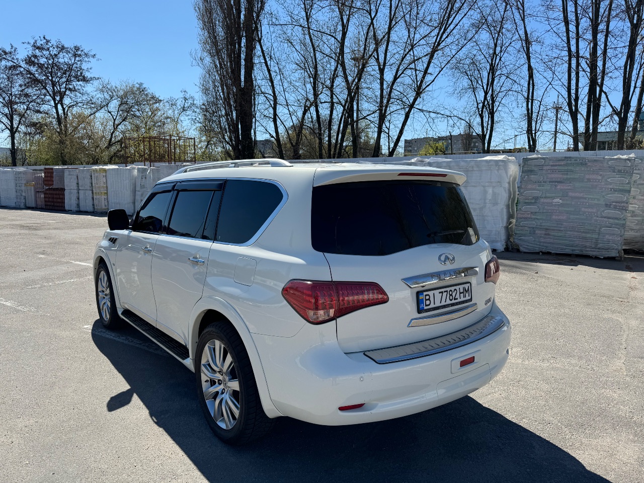 Infiniti QX56 - фото 8