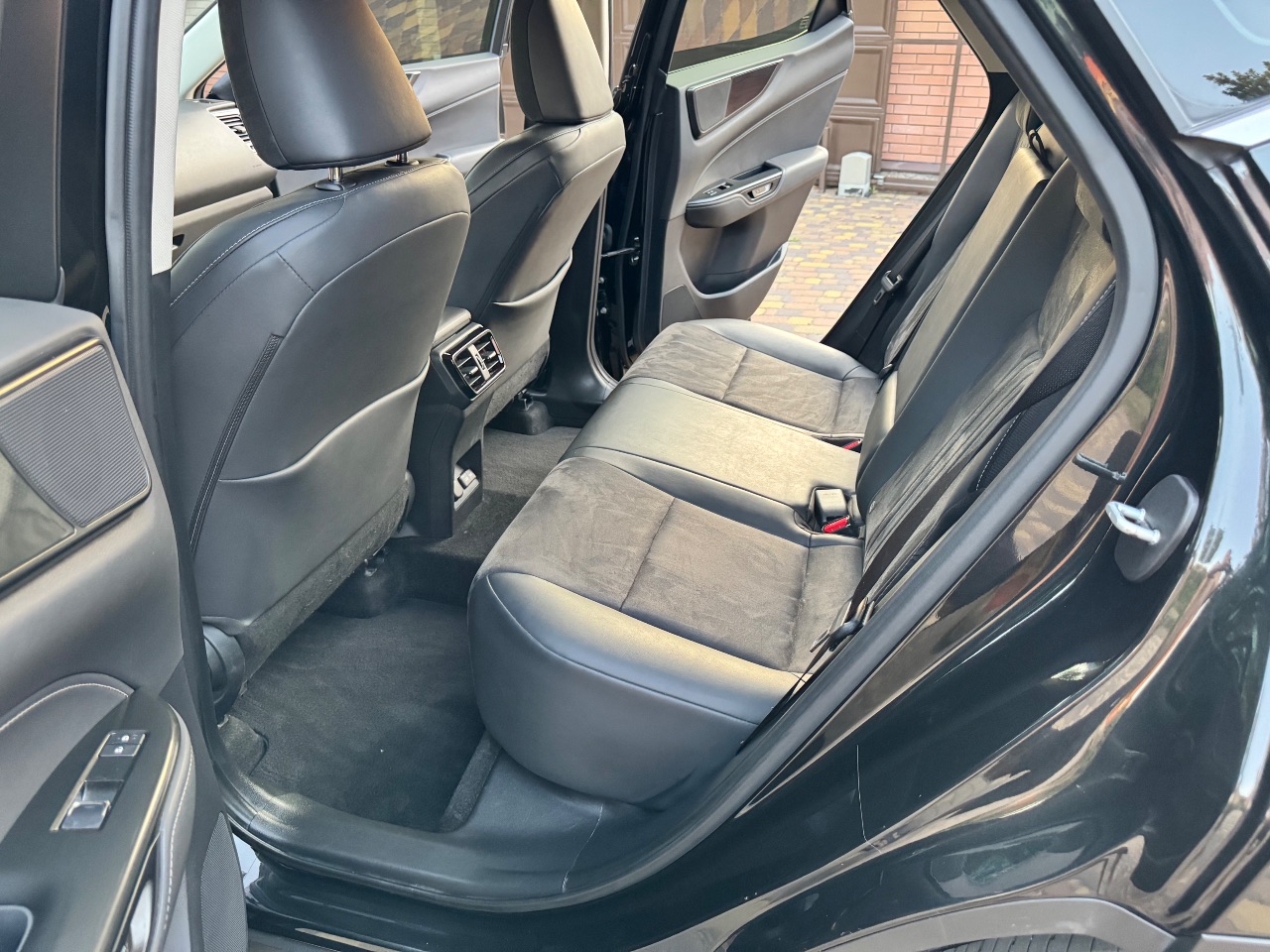 Lexus NX - фото 13