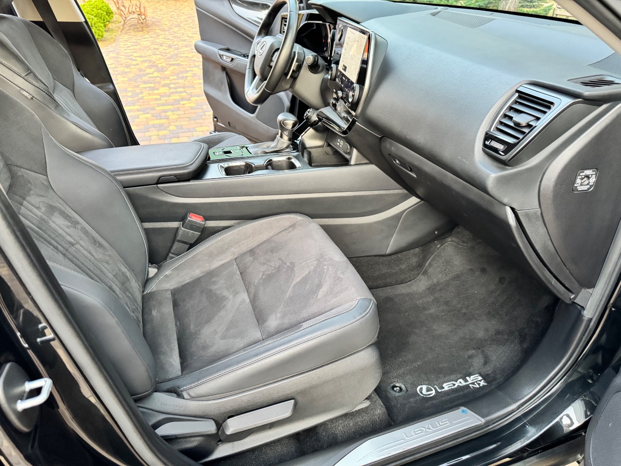 Lexus NX - фото 15