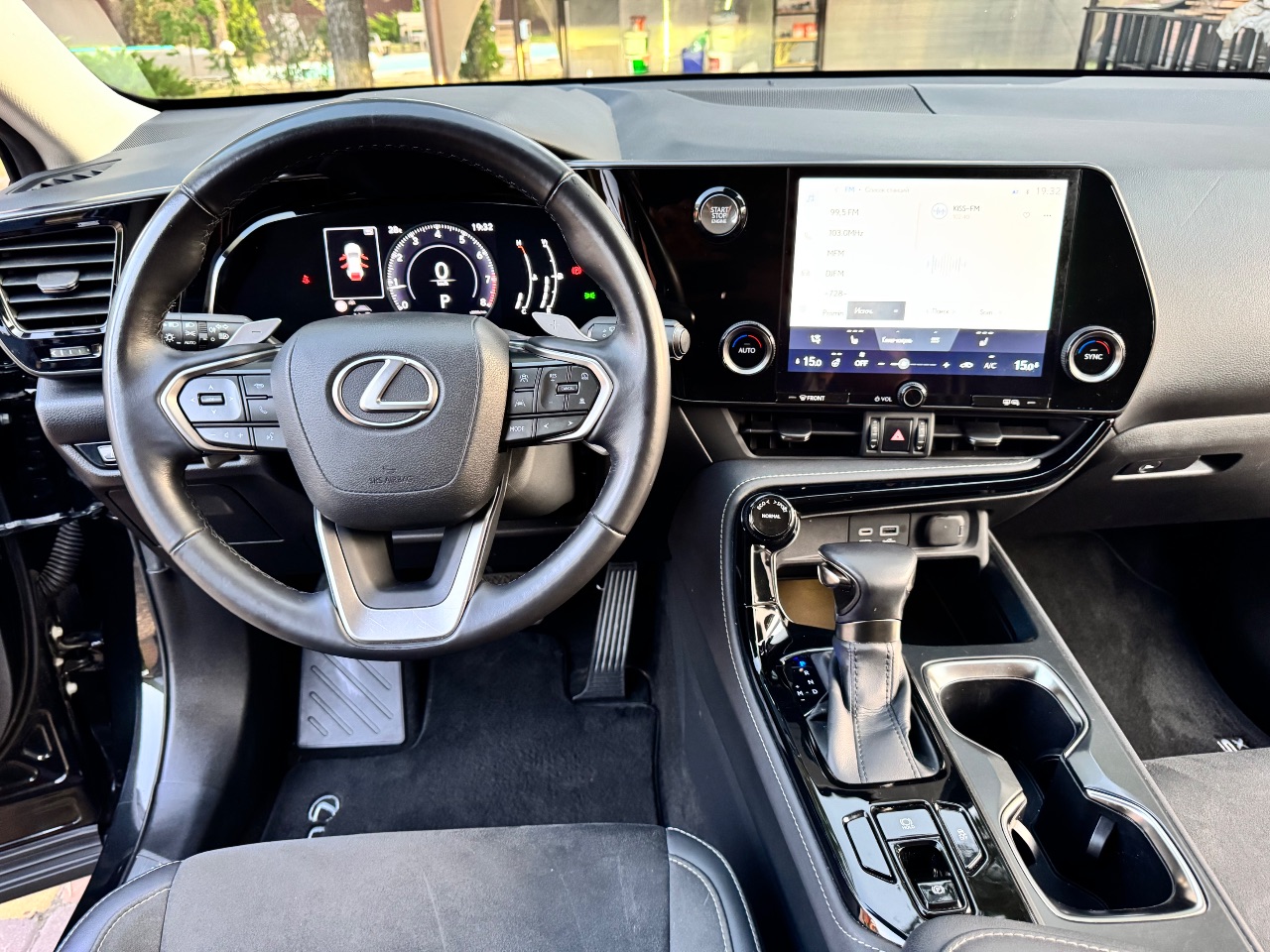 Lexus NX - фото 12