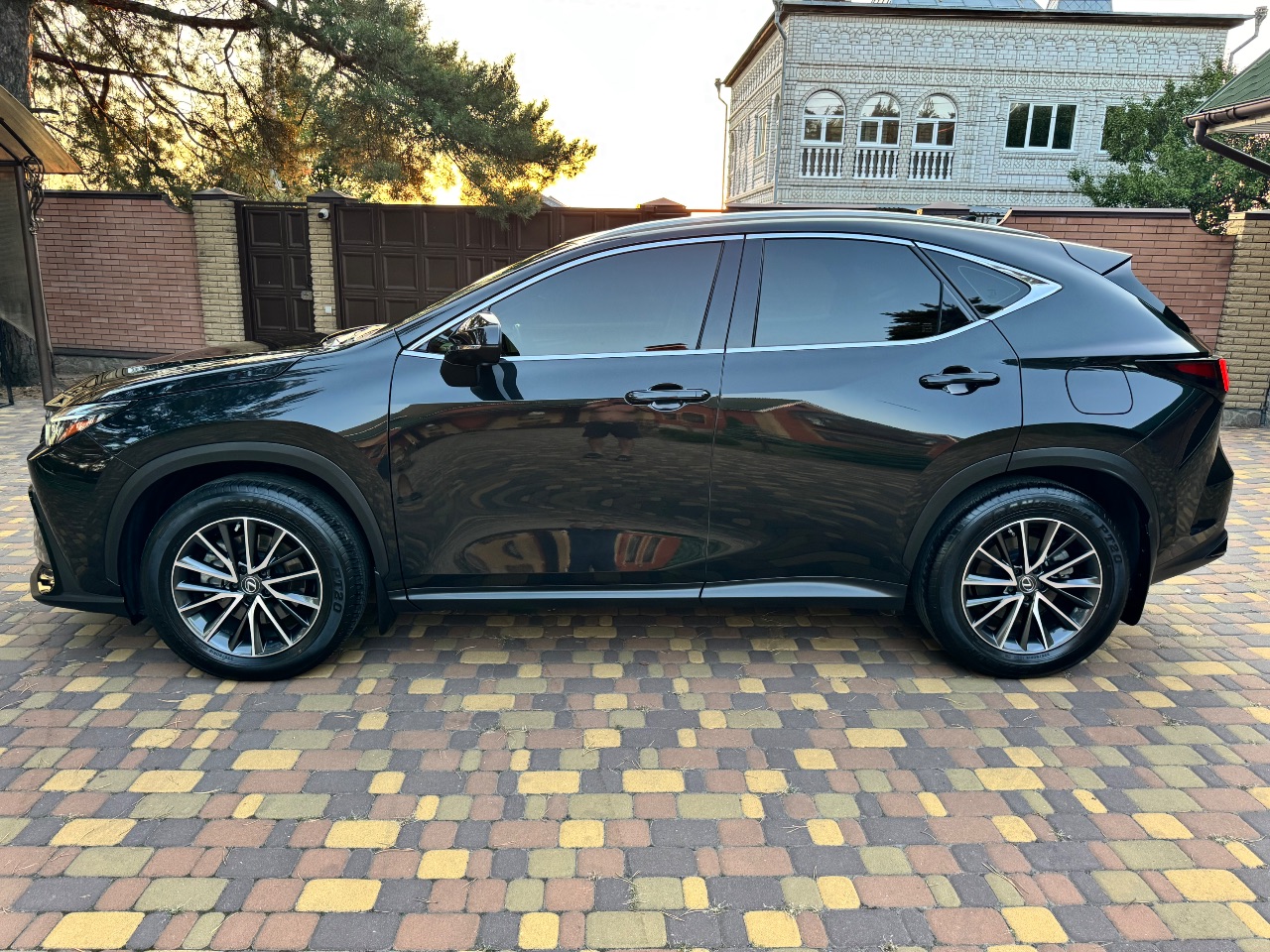 Lexus NX - фото 2