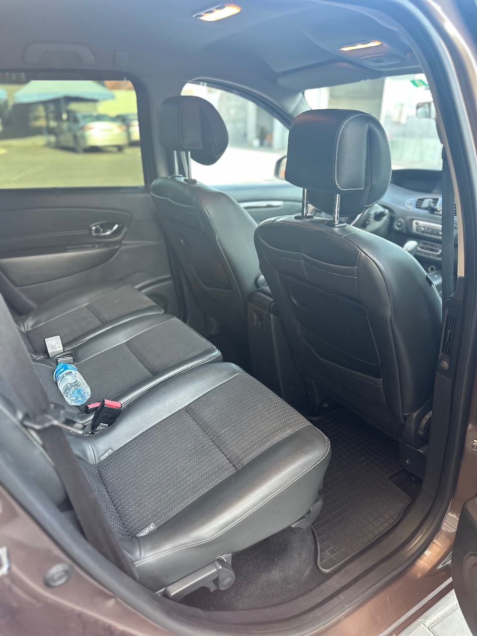 Renault Scenic - фото 8