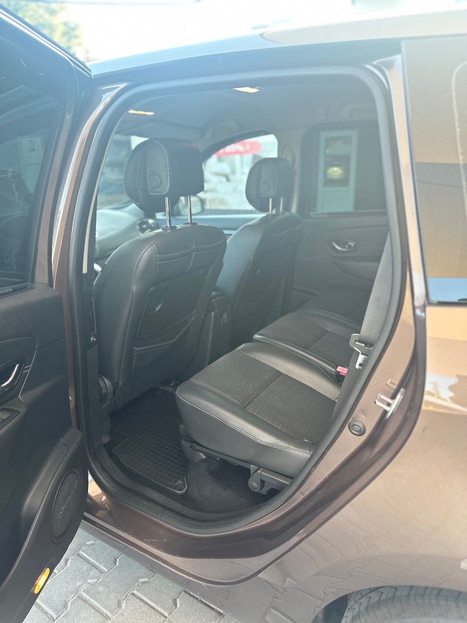 Renault Scenic - фото 10