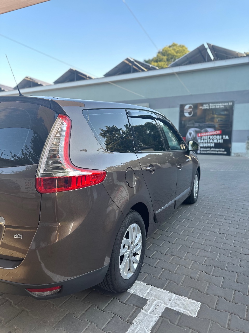 Renault Scenic - фото 5