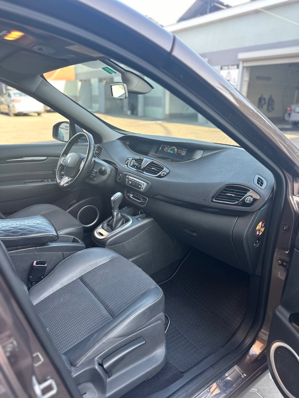 Renault Scenic - фото 7