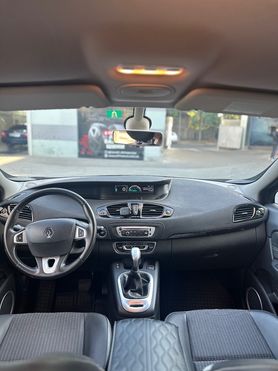 Renault Scenic - фото 12