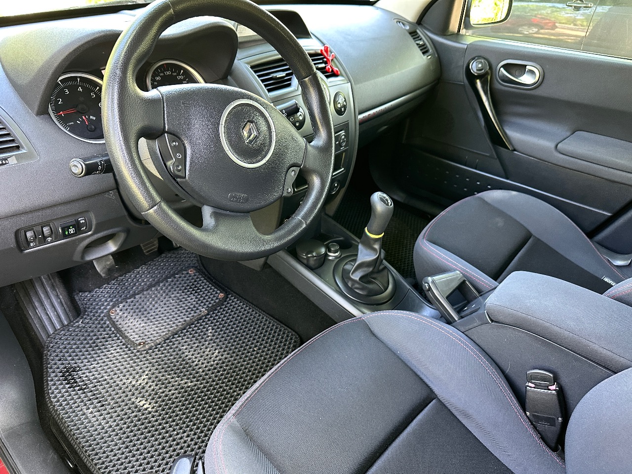 Renault Megane - фото 1